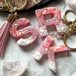 romance pink♡シェル　レジンイニシャルキーホルダー