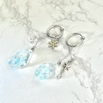 雪華鉱石の耳飾り　シルバー　イヤリング・ピアス(レジンアクセサリー)