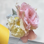 ピンクバラのコサージュ