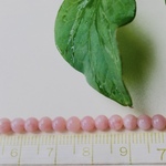 #38 いちごシェイクのピンクオパール AAA 4ミリ丸玉　10〜12石　淡いピンク　ミルキーピンク