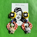 昭和レトロフラワー×猫とvintageドットチャームピアス✳️イヤリング レトロポップ 大ぶり 個性的 アンティーク レトロ 北欧 80S 猫 ねこ ヴィンテージ カラフル 水玉 黄色 オレンジ