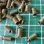 *ひも留めコイル 50個セット● 4×6㎜　金古美 エンドパーツ
