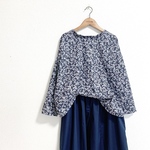 LADY'S★コットンローンのボートオフネックブラウス/NAVY×BLACKフラワー