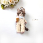 【新作】 羊毛フェルト 猫 キジ白猫のキーホルダー