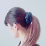 しっかりまとまるシンプルデニムシュシュ
