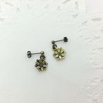 petit*アンティークフラワーのピアス