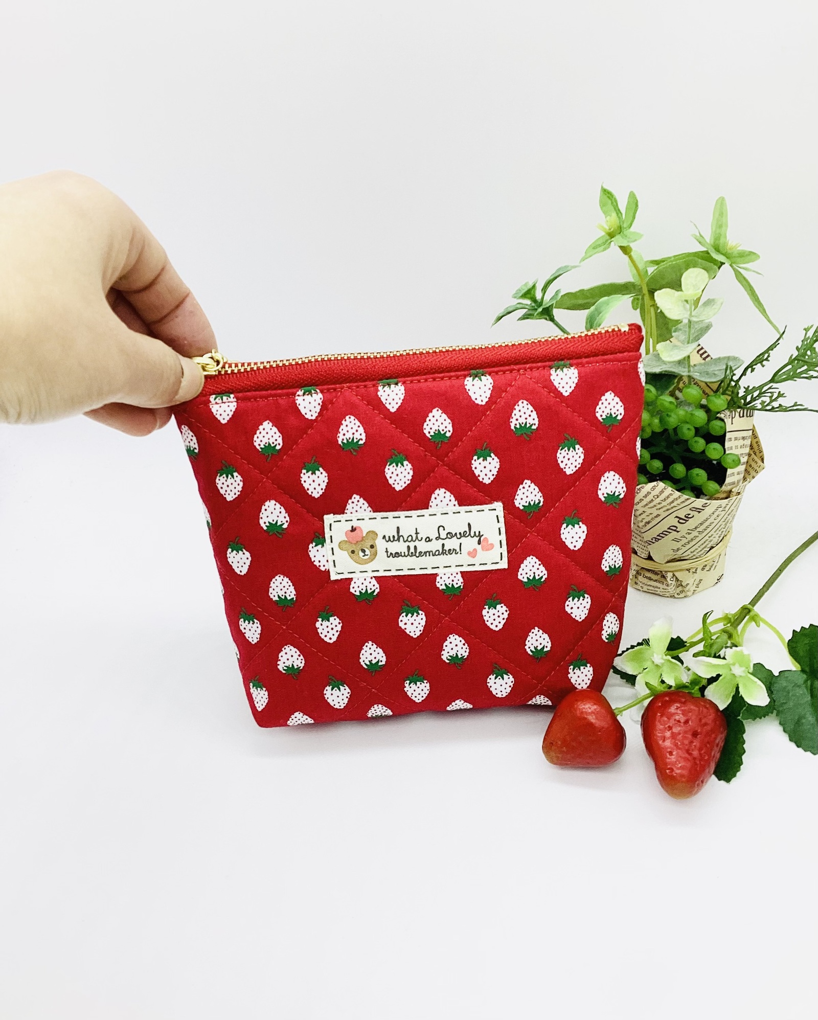 子供用ミニポケットティッシュケース 花柄 いちご柄 ２個セット ハンドメイド 再販3】ポケットティッシュポーチ☆いちご柄&小花（白