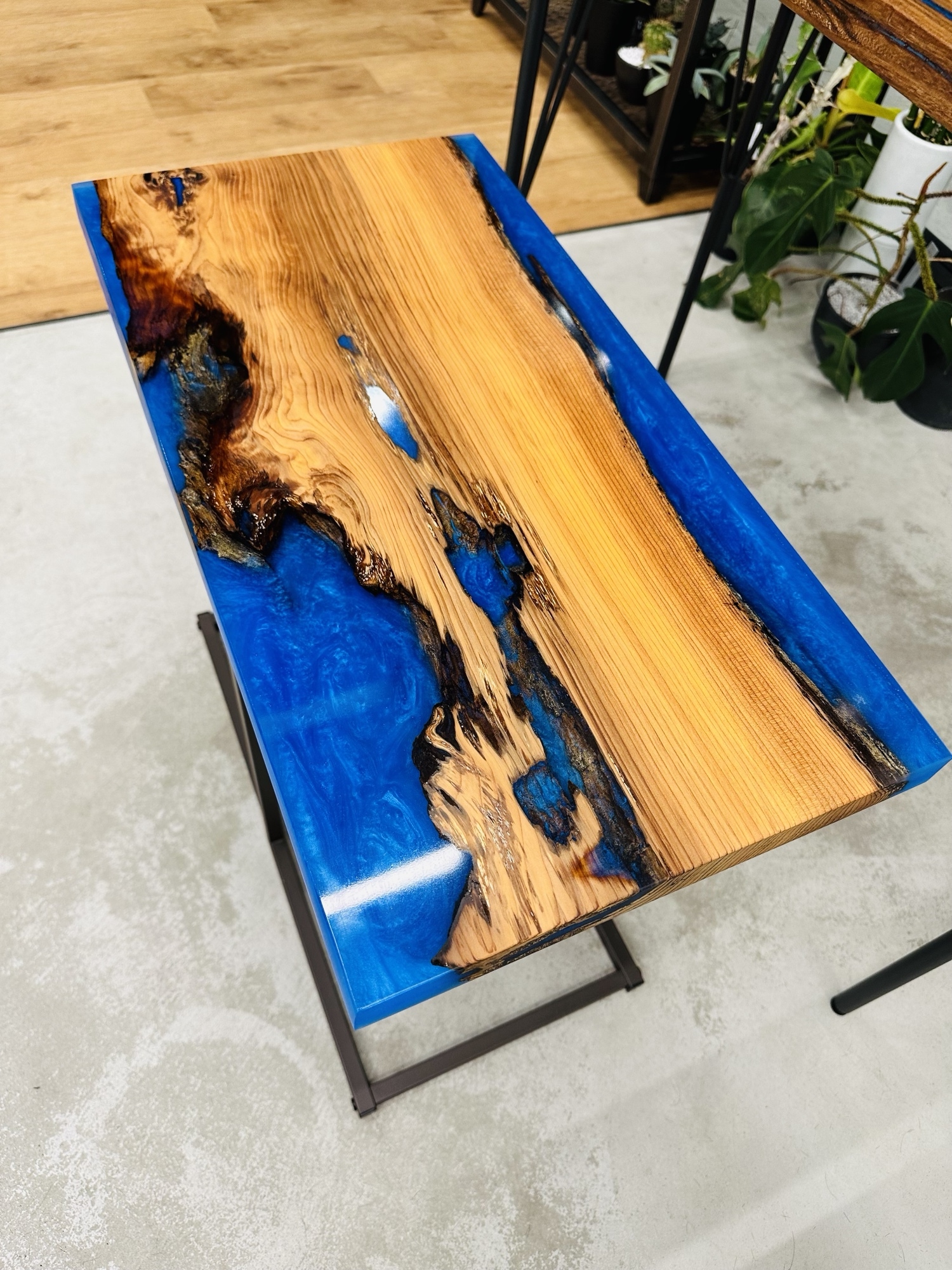 レジンサイドテーブル　屋久杉　四つ葉のクローバー 完売 ワイヤーレジンマルチフリーラック 屋久杉 四葉のクローバー