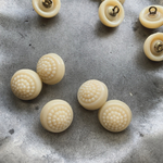 【2コセット】#czech beads#チェコ#czech button大仏budda径14㍉　高さ約11㍉ ivory 金具タイプ