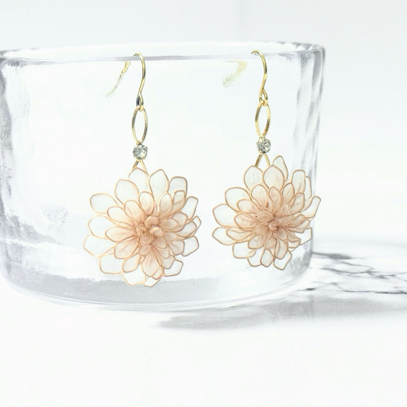 ダリア 白 ピアス/イヤリング 4,686円
