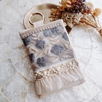 インド刺繍のフリルカードポーチ