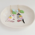 白文鳥と桜文鳥ピアス 青い果実