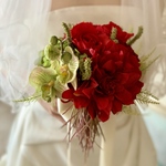 Sale 高品質　真紅のバラのブーケアレンジ（アーティフィシャルフラワー）　クラッチブーケ　トロピカル　還暦　