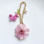 【訳アリ】🩷薄ピンク🩷お花まるごと、つるっとコーティングチャーム🌼🌿/レジン/大人可愛い/ジニア