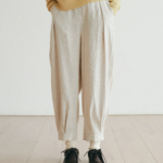 きれいに穿けるフロントタックパンツ　リネン100％　裾絞りハイウェストパンツ　200805-1