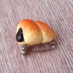 チョココルネパンのブローチ