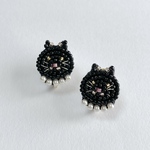 黒猫 さんの イヤリング ビーズ刺繍