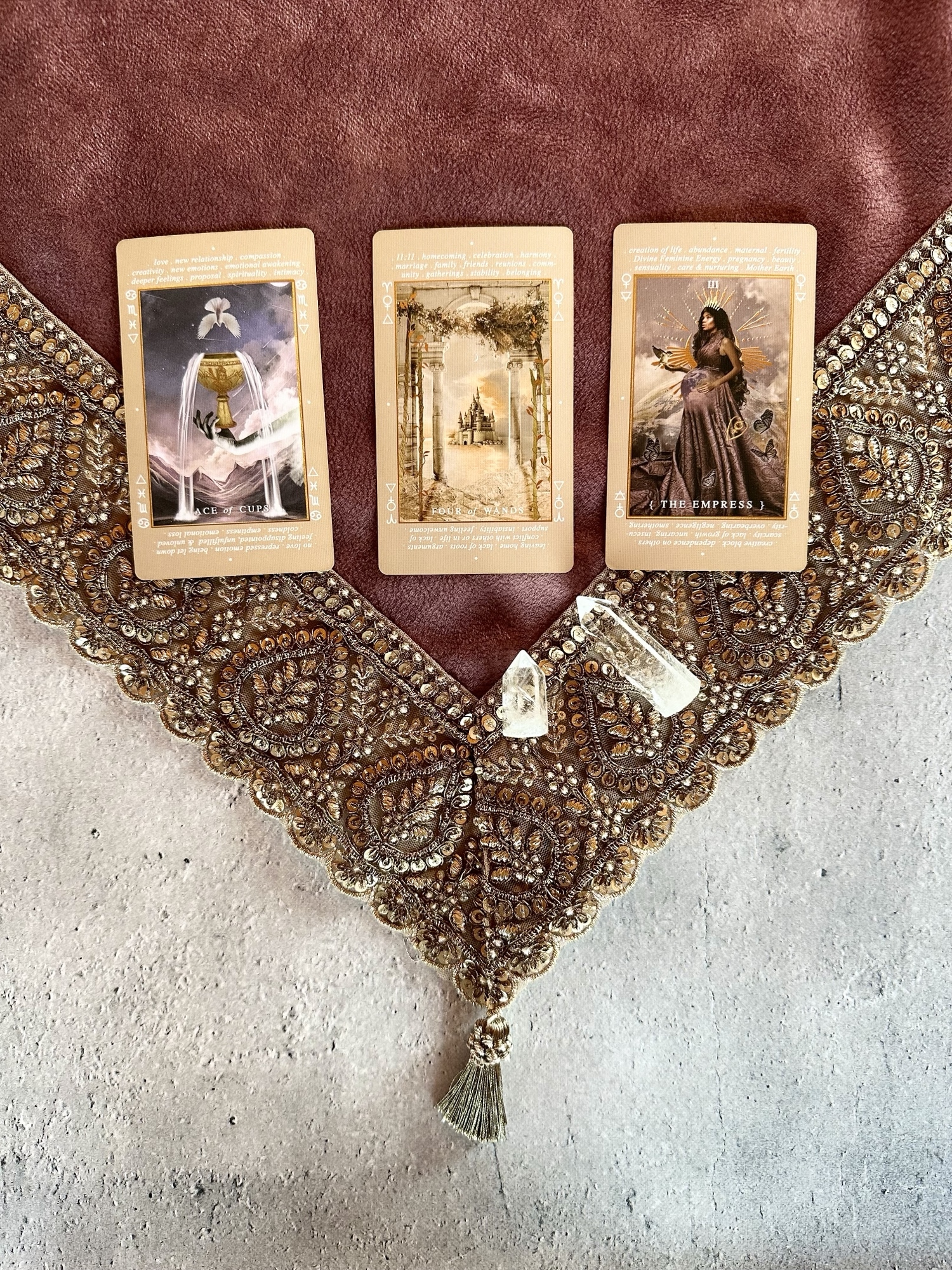 【数量限定】インド製ゴールド刺繍リボンのタロットクロス  レースデザイン インド製ゴールド刺繍りぼん タロットクロス その他インテリア