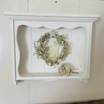 ミニサイズウォールシェルフとリーススワッグ