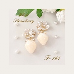 大人可愛い♡ミルキーホワイト♡フラワー♡いちご♡ピアス
