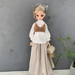 ⭐︎🆕サテンプリーツスカート　ベージュ　リカちゃん服　リカちゃんアウトフィット