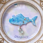 魚の王様ブローチ