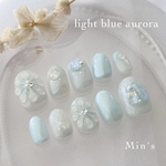 32  ネイルチップ　ブルーネイル　水色ネイル　ニュアンスネイル　淡色ネイル　ぷっくりフラワーネイル　お花ネイル　オーロラネイル　韓国ネイル　春ネイル　ウエディングネイル　結婚式　成人式　卒業式