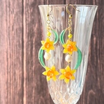 水仙のピアス　イヤリング　レジン　ワイヤー　ディップフラワー　花　春　淡水パール　金具変更　大ぶり