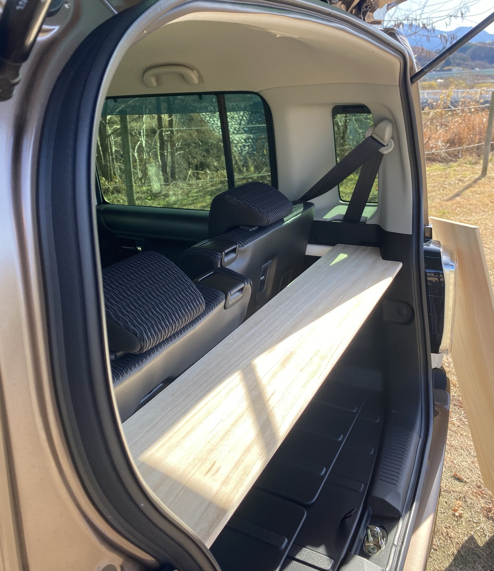 スズキ 新型ハスラー用ラゲッジボード 木製 リクライニング対応