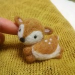 ルンルン♪仔鹿のブローチ　/羊毛フェルト