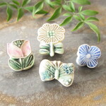 蝶々のピアス(陶器)／イヤリング ※チタンポスト
