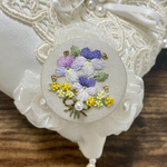 刺繍ブローチorヘアゴム✳︎ビオラとミモザの花束
