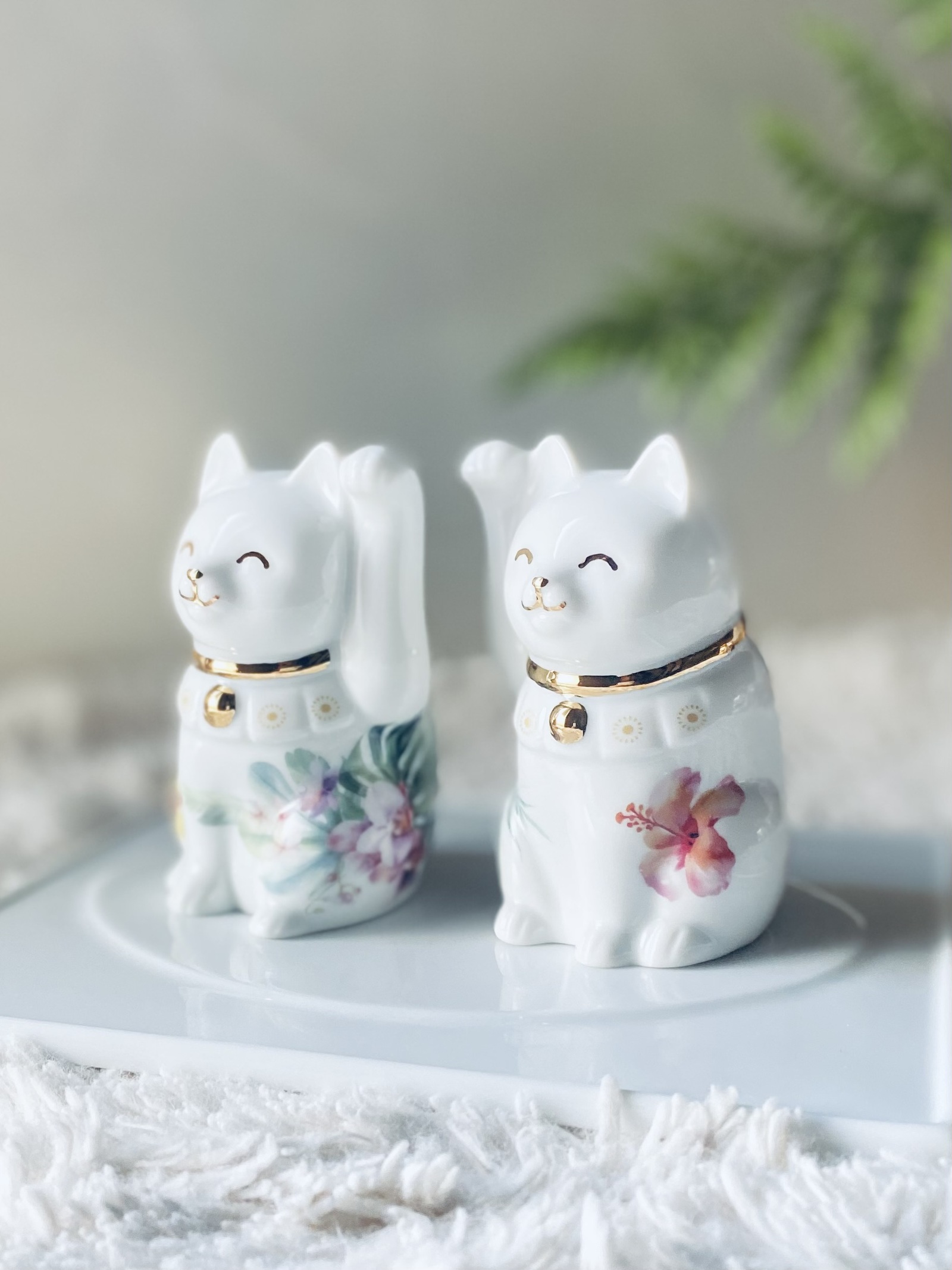 金の鈴を付けた幸運を呼び込むハワイアン招き猫(ペア) お祝いに 開店