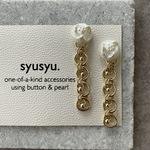 ホワイトフラワー×ゴールドのシンメトリーピアス/イヤリング