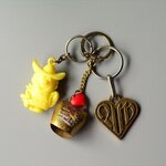 ヨーロッパから ヴィンテージキーホルダー 3個セット ドイツ フランス アメリカなどから Vintage keychain アンティーク_240313 ig3832_4