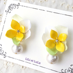 yellow blossom ピアス[淡色のお花とコットンパール]