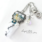 🩶 Silver color collection 〜for Alice. ✵ アリスのために。ドライフラワー入りBIGハートのアンティークコンチョとリボンタッセル バッグチャーム ・ キーホルダー
