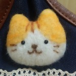 にゃんこぶろーち(キジトラ？)
