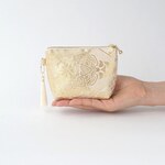 【純金箔24K　ゴールド　華紋模様 シルク帯リメイク　ミニポーチ】カードケース、ポーチ小さめ、ジュエリーポーチ、誕生日ギフトにも