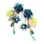 再販!!薔薇と露＊ブルーローズ＊ダブル＊ワイヤーフラワー＊レジン＊チェコドロップ＊ピアス＊イヤリング＊