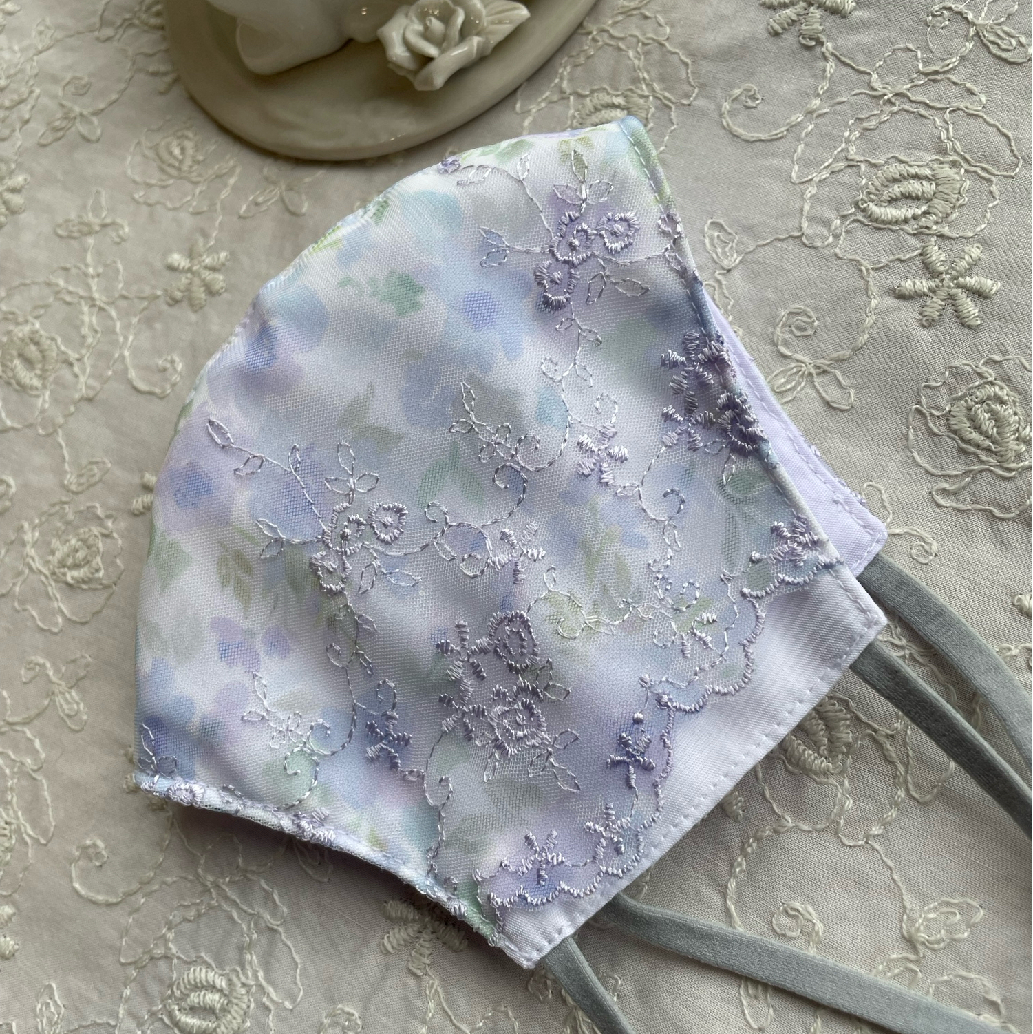 プリント刺繍レースマスク】小さなフラワーガーデン ラベンダーカラー