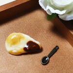 カレーつきナンのブローチ