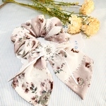 大人可愛いピンクのシュシュ