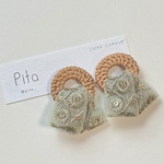 インド刺繍リボン（薄緑）×ラタン　ピアス/イヤリング