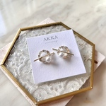 ﾊﾟｰﾙとﾋﾞｼﾞｭｰﾊﾞｰのｲﾔﾘﾝｸﾞ/ﾋﾟｱｽ　　　　　樹脂ｲﾔﾘﾝｸﾞ樹脂ﾋﾟｱｽ金属アレルギー対応ノンホールピアス大人っぽシンプル一粒