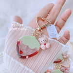 【ꫛꫀꪝ✧‧˚】＊lulu＊くまちゃんのstrawberryキーホルダー　ハンドメイドレジン　キーホルダー　ハンドメイドキーホルダー　シャカシャカキーホルダー　シャカシャカ　シェイカー　いちご　