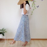 ブルーの小花柄ロングスカート