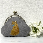 手刺繍　茶トラさんがま口
