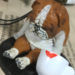 お、俺が悪かった！頼む、帰って来てくれ、やす子〜〜ストラップ