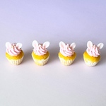 ミニチュア　うさ耳カップケーキピンク